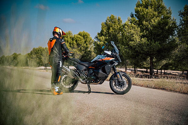 Nuova KTM 1390 Super Adventure S 2025, più potenza e tecnologia