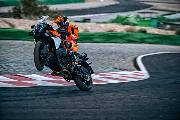 KTM 1390 Super Adventure S Evo 2025, nuova regina adventure