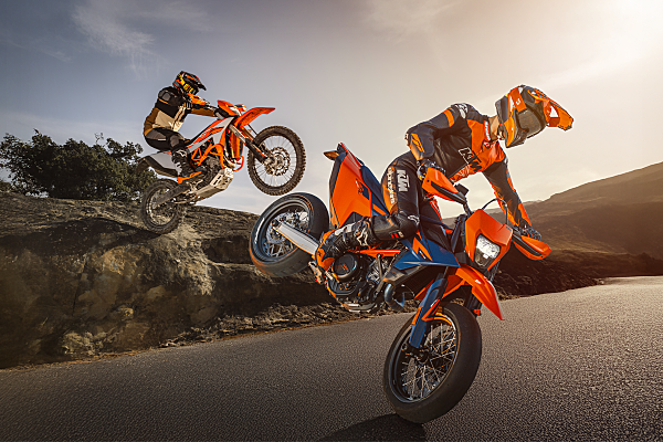 Nuove KTM 690 Enduro R e 690 SMC R 2026, il mono più estremo