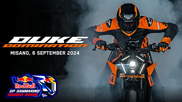 KTM festeggia 30 anni di DUKE con la grande parata DUKE DOMINATION