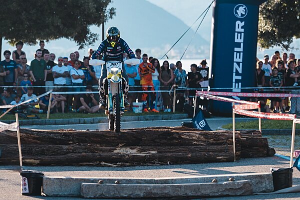Trofeo Enduro Husqvarna 2025, show sul Lago Maggiore