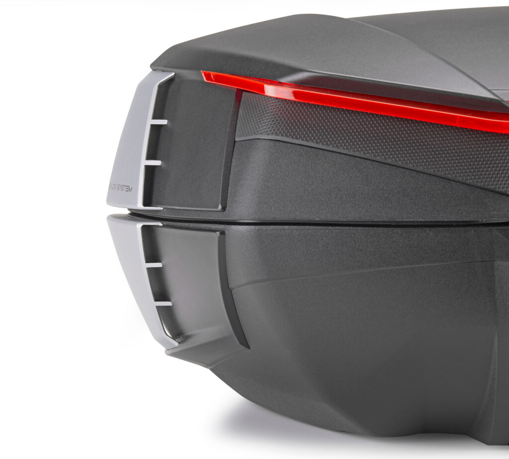 Givi V49 AIR, il top case che sfida l’aria