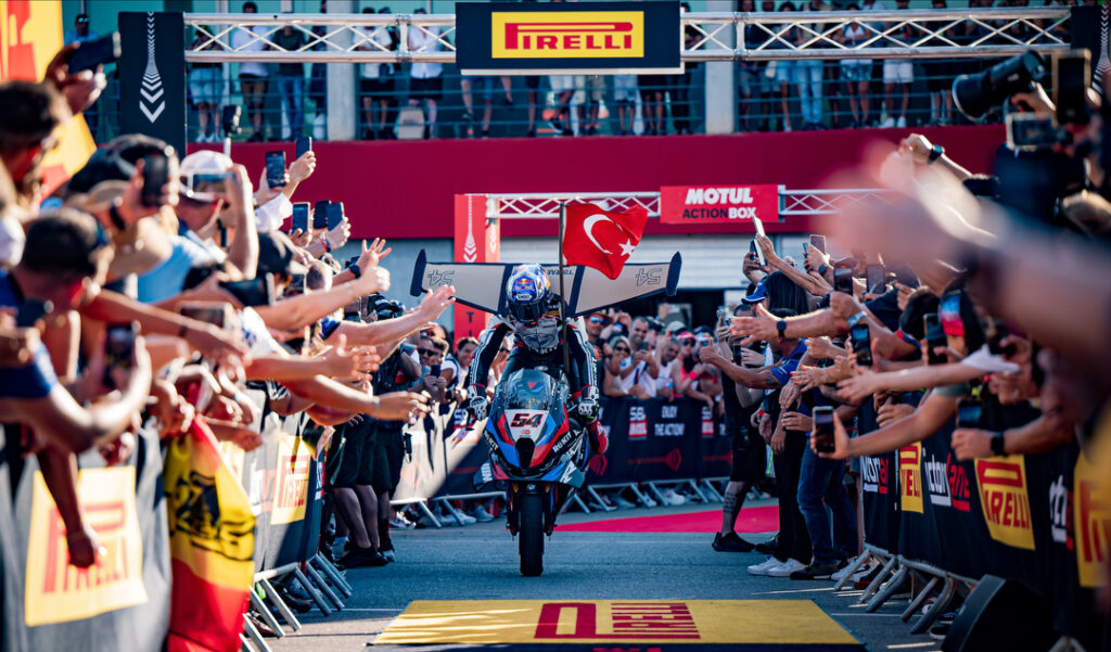 Portimão, nuova SC0 Pirelli: Razgatlioglu domina Gara 1