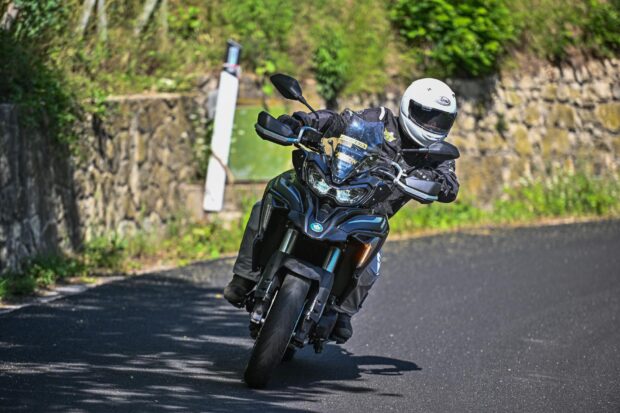 Corsi FMI 2025: guida sicura su strada e on-off