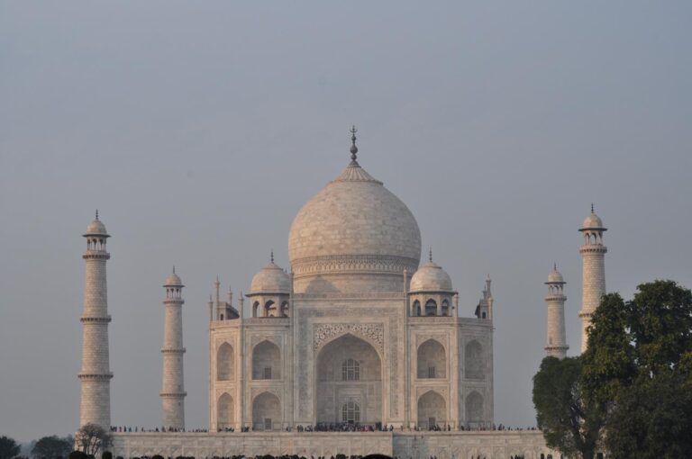 Rajasthan in moto tra palazzi nel deserto e Taj Mahal