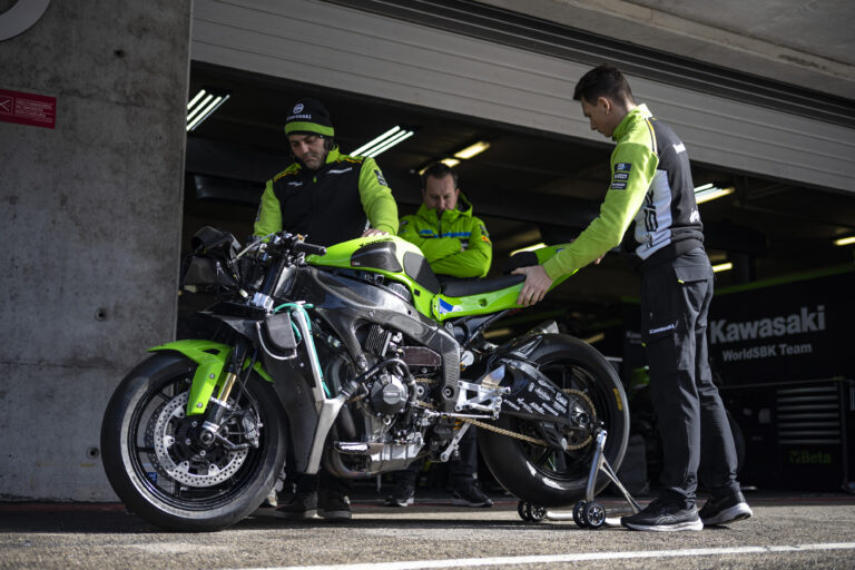 Kawasaki WorldSSP, test bagnati a Portimao