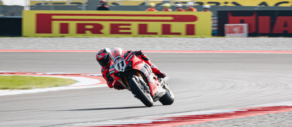 Bulega domina a Cremona con la nuova supersoft Pirelli