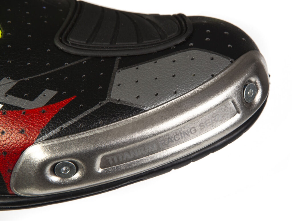 Stylmartin Stealth EVO Air, lo stivale pista che sfida il caldo