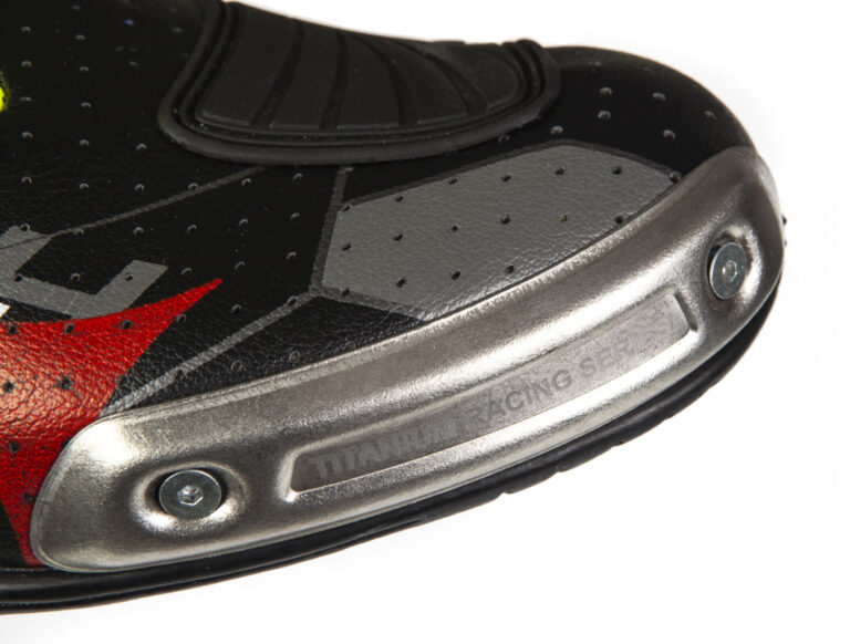 Stylmartin Stealth EVO Air, lo stivale pista che sfida il caldo