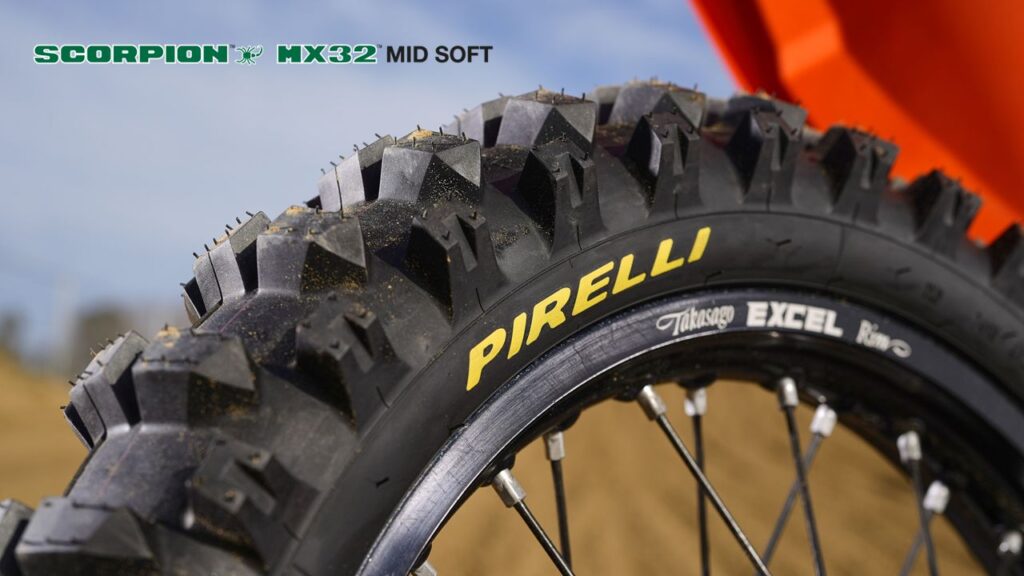 Pirelli lancia il nuovo Scorpion MX32 Mid Soft da gara