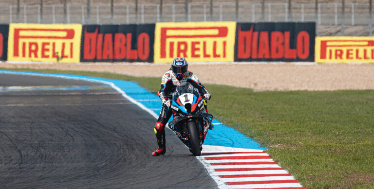 WorldSBK Magny-Cours: Razgatlioğlu domina con la nuova supersoft
