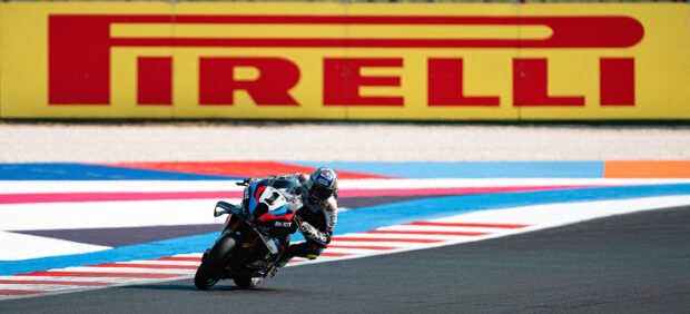 Misano bollente, Razgatlioglu e le Pirelli supersoft fanno tripletta