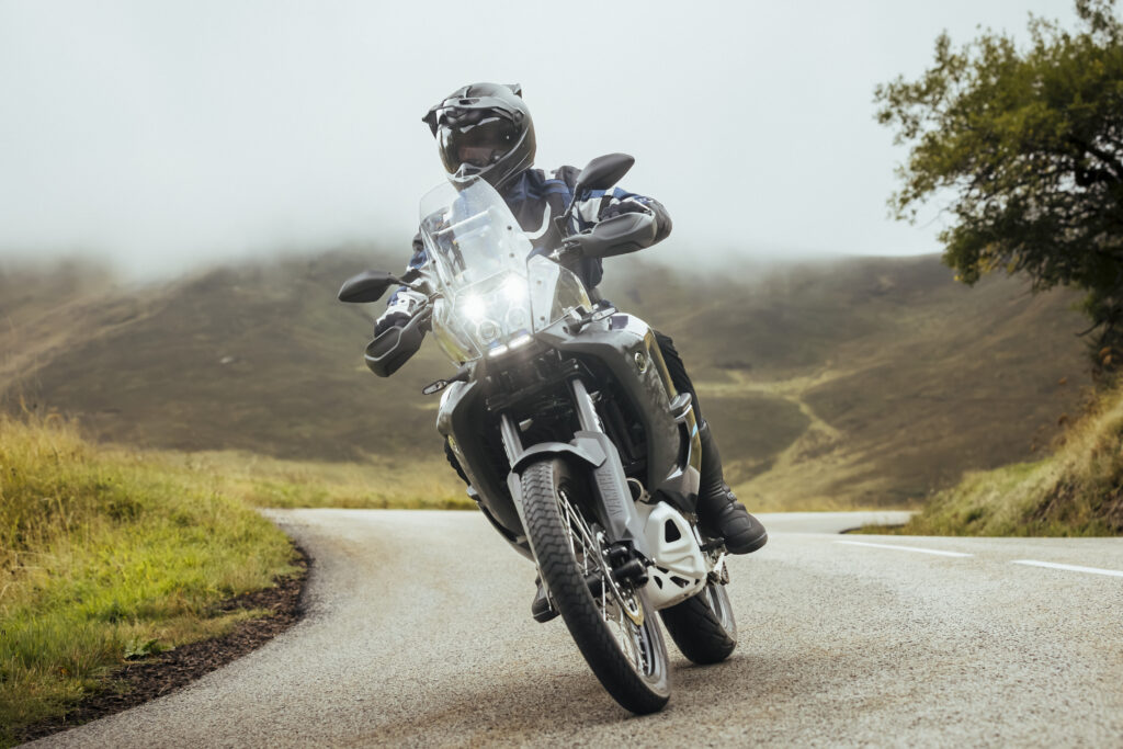 2025-09_2w_michelin_anakee-adventure-2_shooting_5_16646