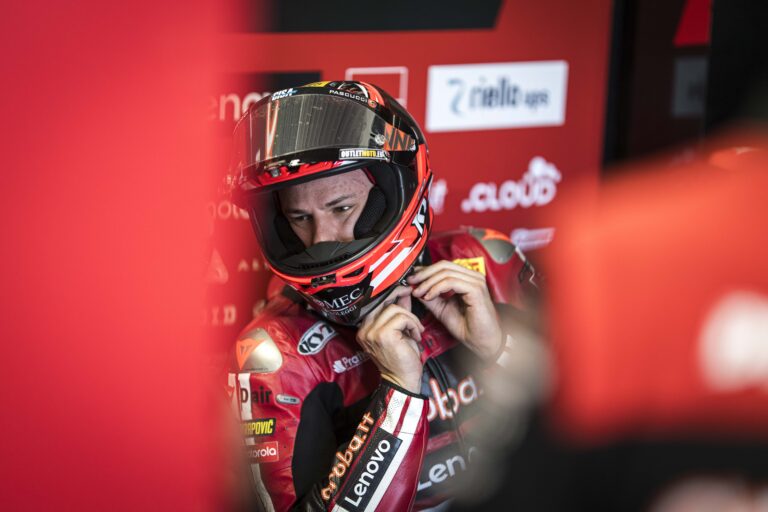 WorldSBK Phillip Island, Bulega comanda i test. Lecuona cresce con la Panigale V4R