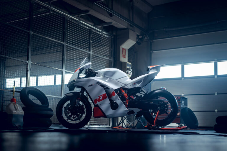 KTM 990 RC R TRACK 2026, la nuova supersport solo pista
