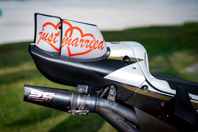 Marco Bezzecchi rinnova con Aprilia Racing: accordo pluriennale in MotoGP