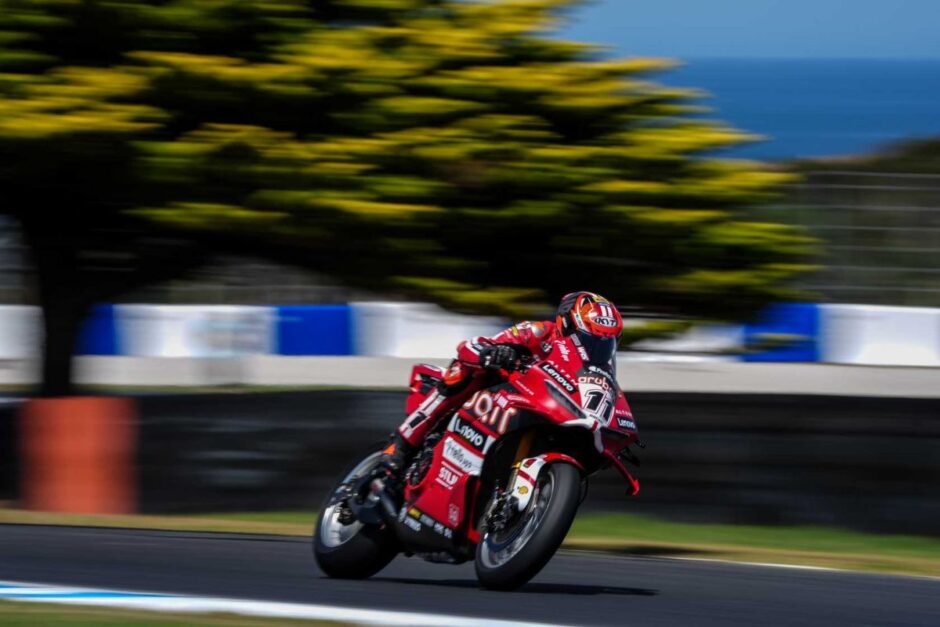 WorldSBK Phillip Island, test day 1: Bulega detta il ritmo