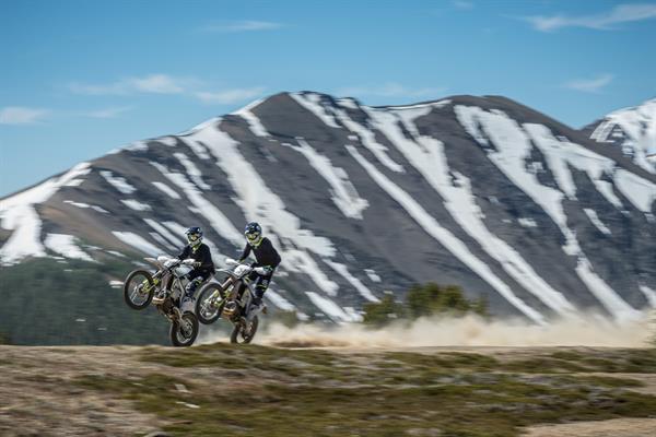 Husqvarna TE 250i e TE 300i: l’enduro a iniezione si mostra in azione