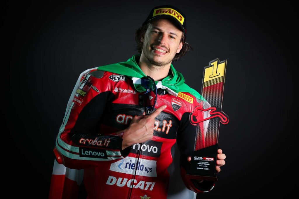 WorldSBK Phillip Island: Bulega domina, Ducati fa tris al debutto 2026