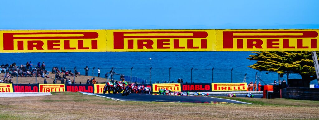 WorldSBK Australia, Bulega domina con la Pirelli D0922 medium