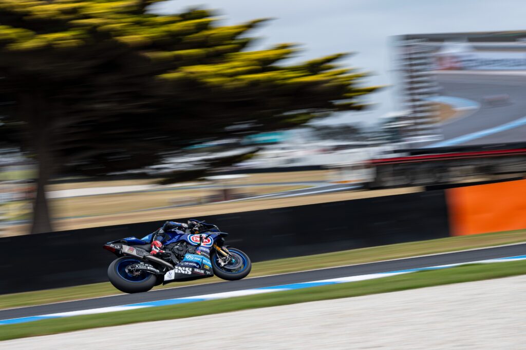 WorldSBK Phillip Island, Vierge cade mentre lotta in top 8, Locatelli 13°