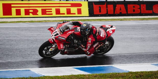 WorldSBK Phillip Island 2026, Bulega fa tripletta con le Pirelli