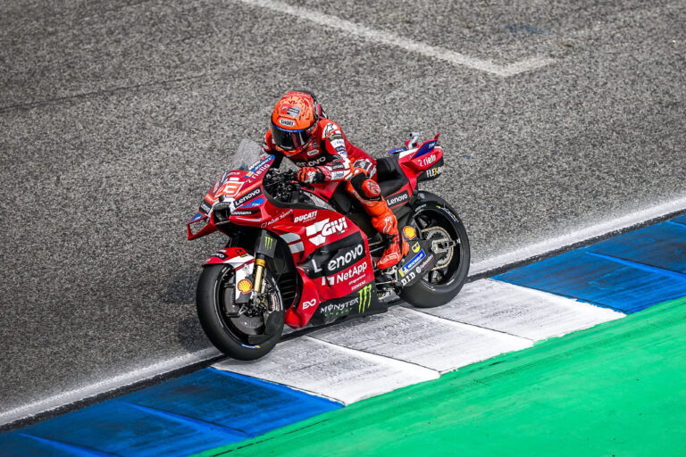 Márquez subito protagonista in Thailandia, Bagnaia costretto alle Q1