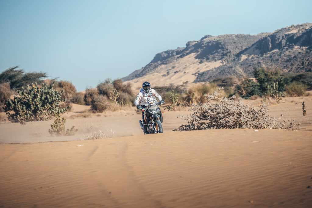 Africa Eco Race 2026: Menichini guida le Aprilia Tuareg