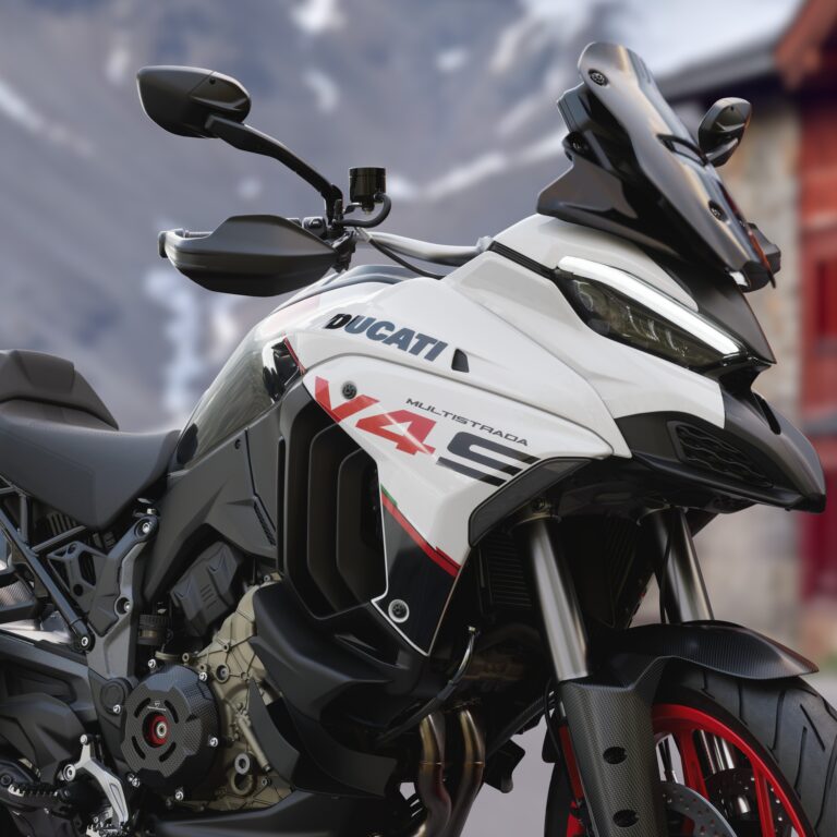 colori, optional, allestimenti per la Multistrada V4 direttamente dalla fabbrica di Borgo Panigale