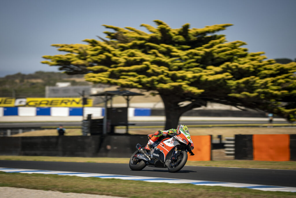 WorldSBK Phillip Island, BbKRT subito in top 4