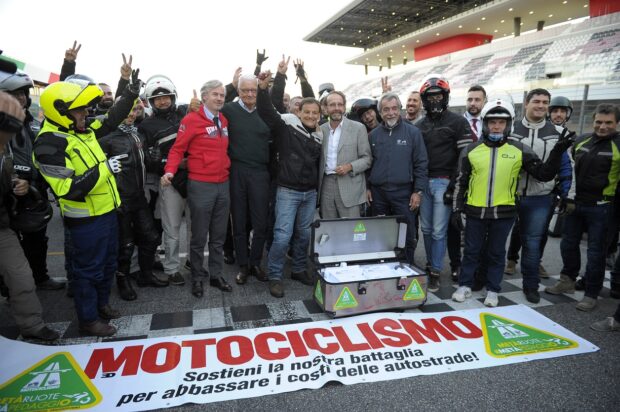 Metàpedaggio, 30.000 firme consegnate al Mugello al Viceministro