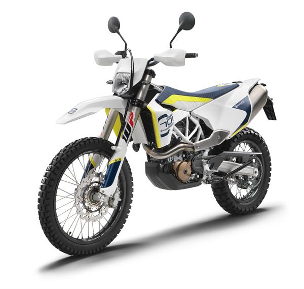 Nuove Husqvarna 701 Supermoto e 701 Enduro: più potenza e meno vibrazioni