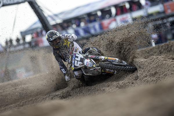 MXGP Assen: Covington firma la prima manche, Nagl solido nella sabbia