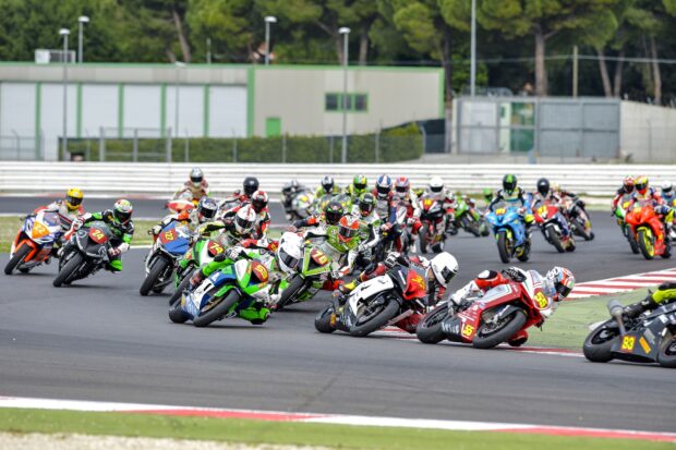 CIV a Misano, giro di boa tra duelli accesi e re Pirro