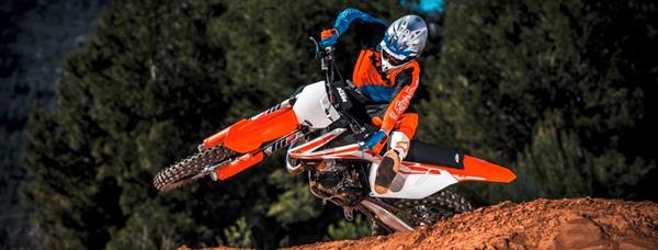 KTM svela la gamma SX 2017: novità e debutto della 250 2T