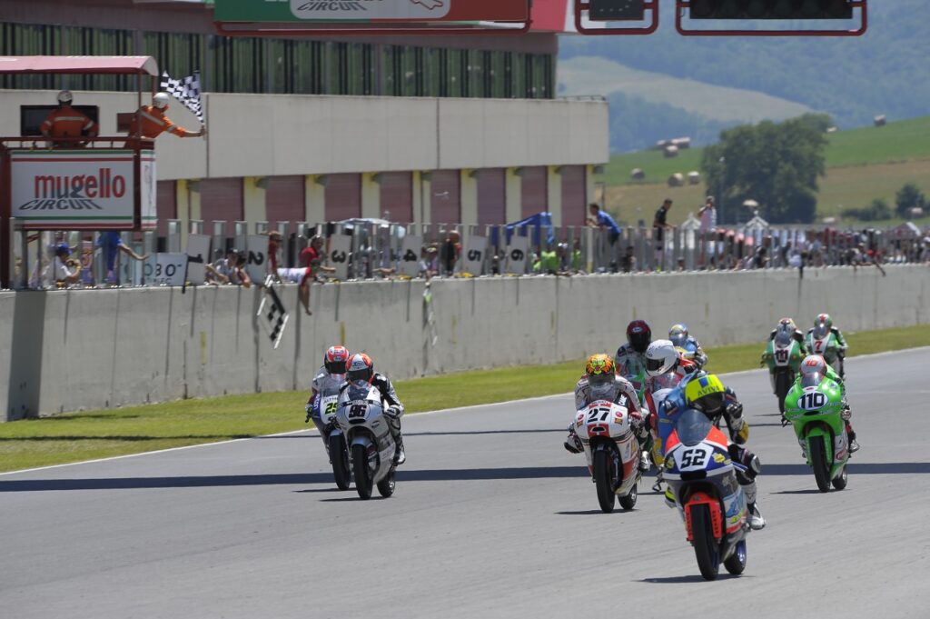 CIV Mugello, fuochi d’artificio in Moto3 e dominio Pirro in SBK