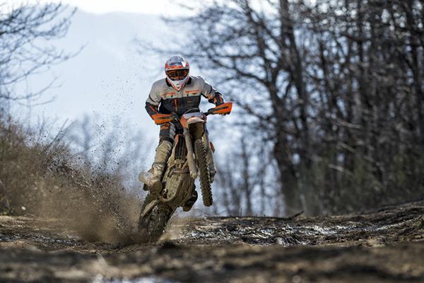 KTM PowerWear Offroad Defender: l’inverno si affronta in moto