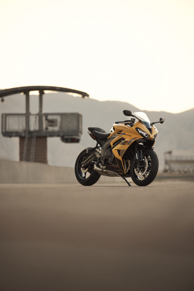 Triumph aggiorna la Daytona 660 MY26: più sportiva e completa