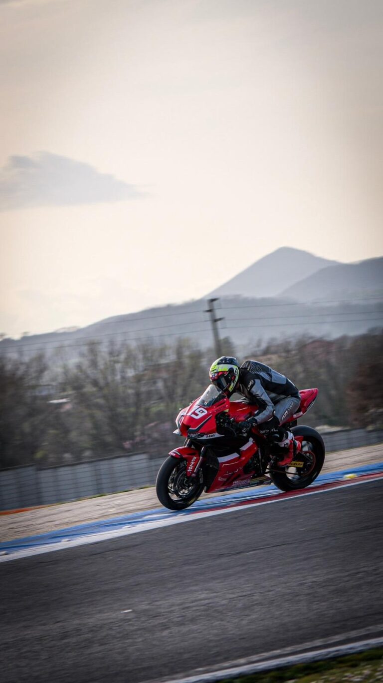 Kabuto affianca Gabriele Giannini nel CIV Superbike con il casco F-17 GP