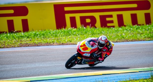 Moto3, Esteban in pole nel ritorno del Brasile. Moto2 rinviata