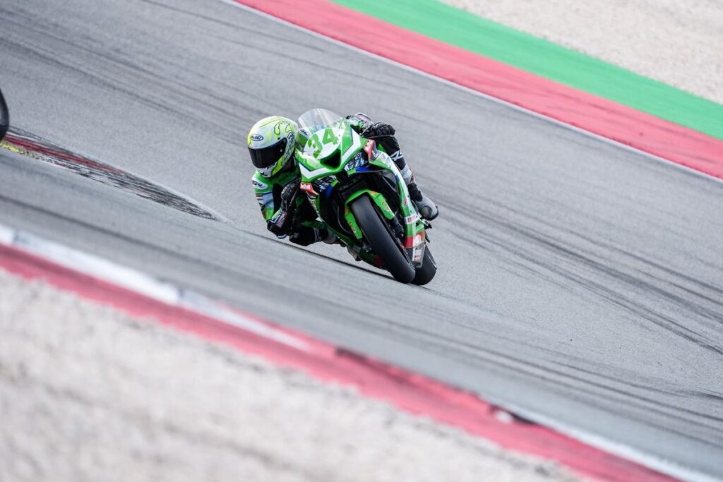 WorldSPB debutta in pista a Portimão: Artigas detta il ritmo nei test