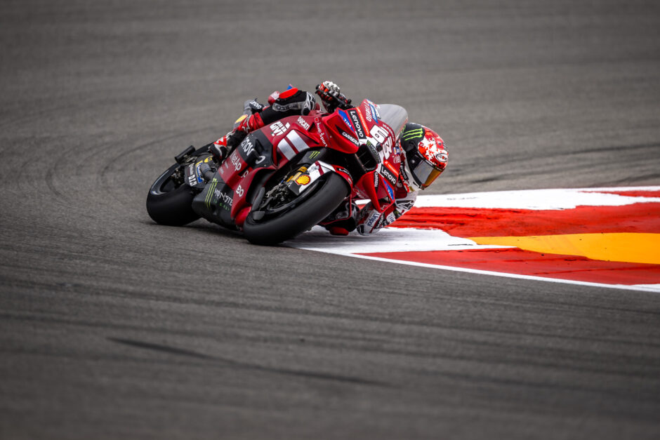 Bagnaia sfiora il colpo nella Sprint di Austin, errore per Márquez