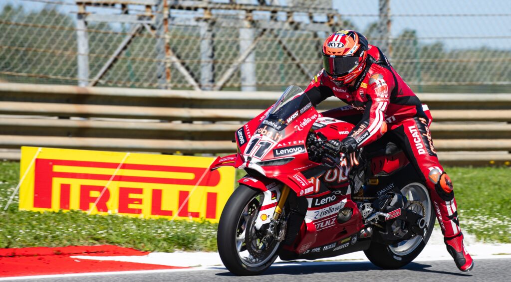 Bulega fa tris a Portimão: Ducati e Pirelli riscrivono il WorldSBK