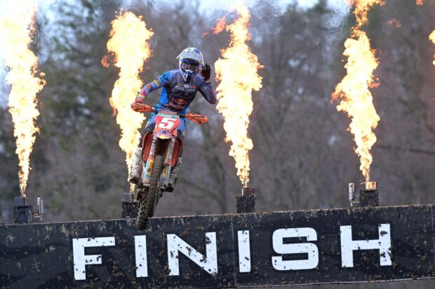 MXGP Frauenfeld: Coenen salva la tabella rossa nel fango svizzero