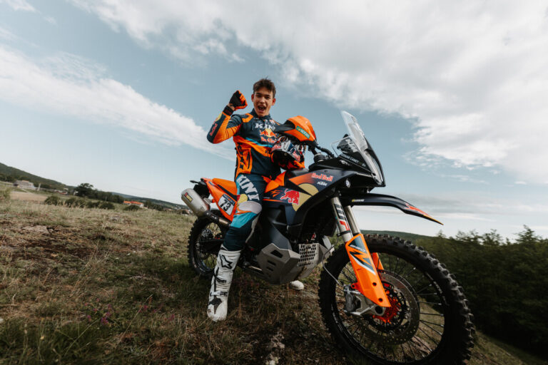 Nuova KTM 890 Adventure R Rally 2026, solo 700 esemplari