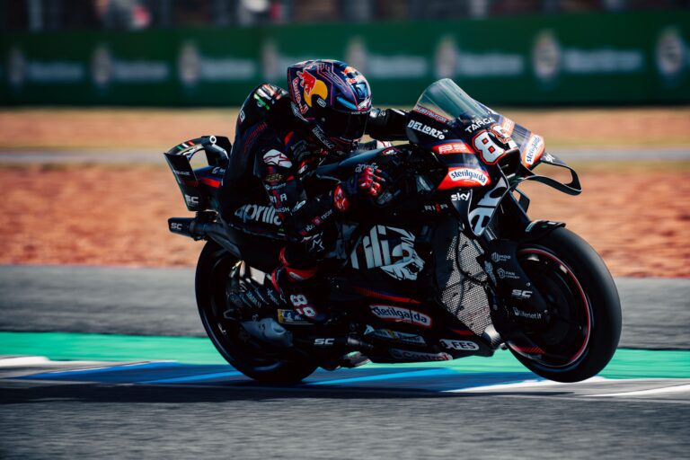 Aprilia protagonista a Buriram: podio Trackhouse e tre moto in top 5