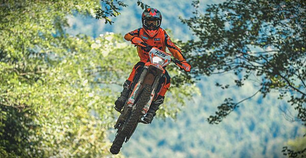 KTM e Alpinestars rinnovano l’accordo per il Trofeo Enduro 2026