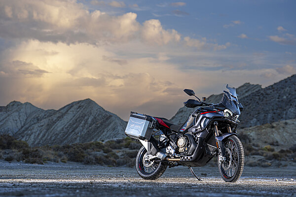 MV Agusta Enduro Veloce, la travel enduro full optional di serie
