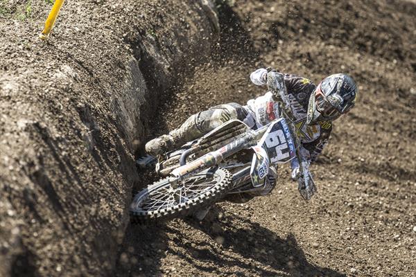 MXGP Loket: Covington trionfa in MX2 e porta Husqvarna sul podio