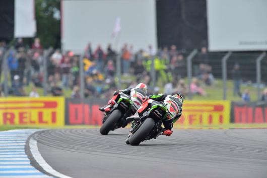WorldSBK Donington: dominio Kawasaki, Pirelli promossa in tutte le classi